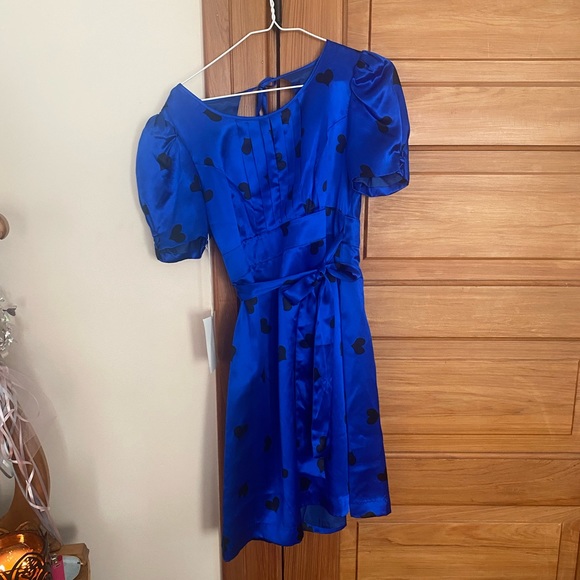 NWT Early 2000s Blue Satin Betsy Johnson Wrap dress w/ Black Hearts. Size 10 - Picture 8 of 9